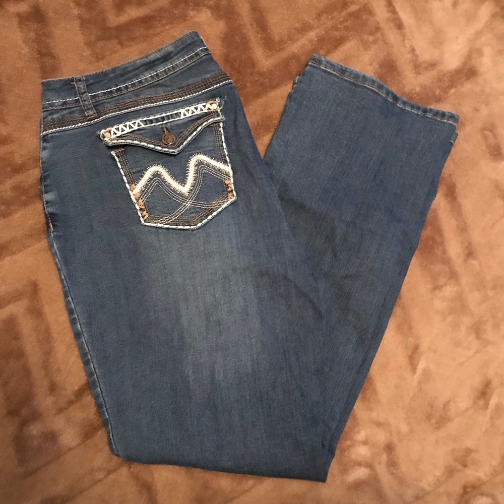 Slim Bootcut Jeans w Pocket Embellishments